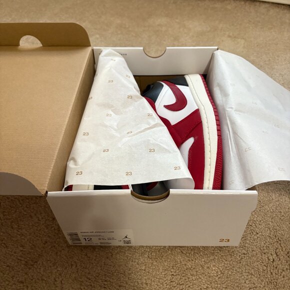 Jordan 1 Low 'Reverse Black Toe' - Unisex (Men's Size: 10.5/Women's Size: 12) - Picture 4 of 13